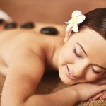 Masaje de piedras calientes