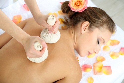 Masaje Mahana: la fusión de aromaterapia, calor y bienestar profundo